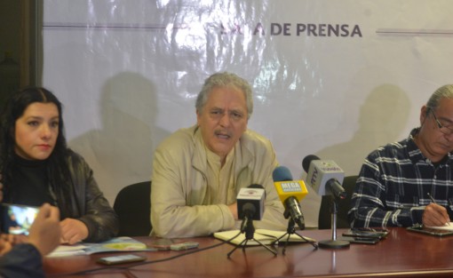 El alcalde de Xalapa, Hipólito Rodríguez Herrero, ofreció su conferencia de los lunes, donde habló de varios problemas que ocurrieron en el transcurso de la semana, de los cuales destacó el del puente que está siendo construido en Las Ánimas, y una casa habitación que se edifica en Los Lagos.