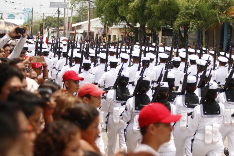 
Para conmemorar el 155 aniversario de la Batalla de Camarón de Tejeda, se llevó a cabo un desfile cívico - militar, además del depósito de ofrendas florales en el mausoleo franco- mexicano y otros puntos.