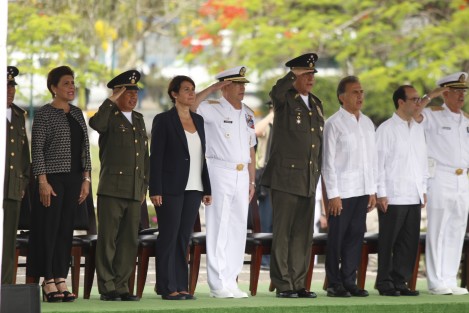 Acudieron al evento los secretarios de MARINA y SEDENA, Vidal Francisco Soberón Sanz y Salvador Cienfuegos, además de la embajadora de Francia en México, Anne Grillo, y el gobernador Miguel Ángel Yunes Linares.