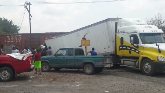 Este lunes, alrededor de las 14:00 horas, se registró un accidente en la carretera federal 145, tramo Tierra Blanca - Tres Valles. El conductor resultó ileso. 