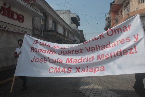 Aplausos y desaplausos a las autoridades.