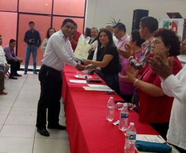 Nombran nuevo delegado de la CNOP en Tlapacoyan, el nombramiento recayó en el Doctor en Derecho Héctor Miguel Ramos Aguirre.
