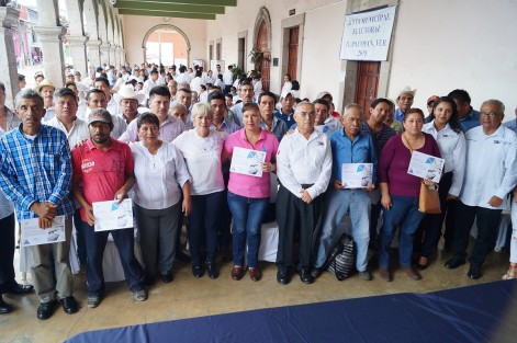 Agentes municipales de Tlapacoyan rindieron protesta y tendrán que buscar las mejoras necesarias para cada una de sus comunidades.

