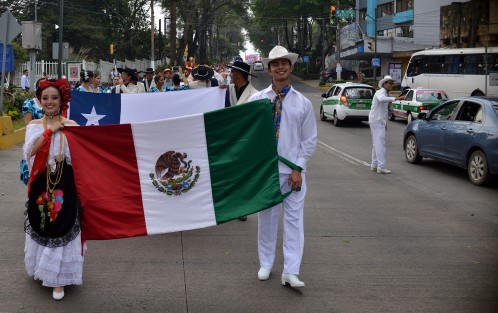 Con un desfile desde el Teatro del Estado hasta el parque Juárez, los distintos ballets que participarán en el Encuentro de las Artes Veracruz Cielo Mexica, iniciaron las actividades de este  festival que durará hasta el próximo domingo y tendrá sus actividades en las tardes en este sitio.
