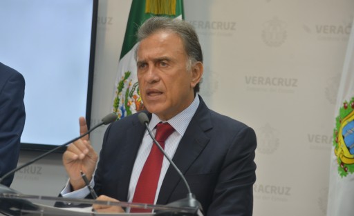 Miguel Ángel Yunes Linares dijo que a más tardar en el mes de julio serán  reemplazadas las placas de los vehículos de transporte público.
