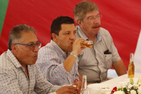El candidato de la coalición <em>Todos Por Veracruz</em>, José Yunes Zorrilla, convivió en la ciudad de Veracruz, con trabajadores de la construcción para celebrar el Día de la Santa Cruz. 