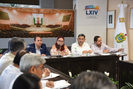 La Comisión Especial para Estudiar y Proponer Alternativas a la Problemática del IPE entregó a líderes sindicales y de organizaciones de pensionados el documento inicial de propuesta de reforma a la Ley 287 del Instituto de Pensiones  que incluye los planteamientos, resultado de las diversas reuniones. 