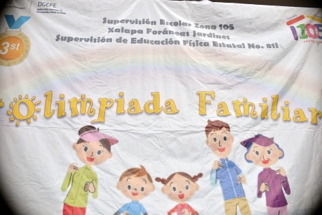 En las instalaciones del Estadio Xalapeño Heriberto Jara, se realizó por tecer año consecutivo la Olimpiada  Familiar, organizada por la supervisión escolar 105, la cual abarca el municipio de Emiliano Zapata.