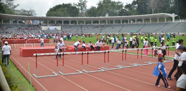 En las instalaciones del Estadio Xalapeño Heriberto Jara, se realizó por tecer año consecutivo la Olimpiada  Familiar, organizada por la supervisión escolar 105, la cual abarca el municipio de Emiliano Zapata.