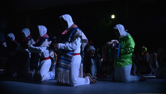 El Ballet Folklórico Califra de Michoacán se presentó en Xalapa, en el Encuentro Internacional de las Artes que se lleva a cabo en el parque Juárez. Por más de dos horas los presentes disfrutaron de este hermoso espectáculo.