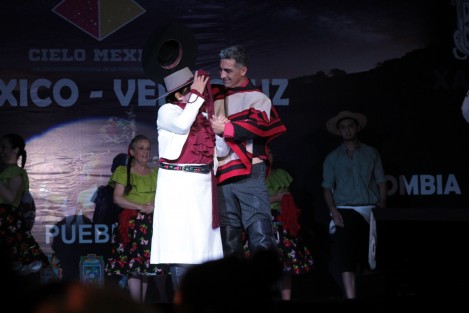 Continúa hasta el domingo el  Encuentro Internacional de las Artes Cielo Mexica. Este sábado el ballet chileno volvió a presenarse, esta vez con estampas del campo chileno y de la isla de Pascua.  