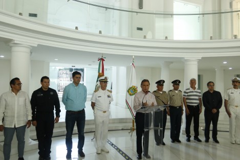 El gobernador del estado, Miguel Àngel Yunes Linares, informó acerca del avance semanal en materia de seguridad del Grupo Coordinación Veracruz. Destacan la fuga de un peligroso líder de secuestradores y la reiteración de que los 6 jóvenes secuestrados en días pasados no sucedio en Tierra Blanca, a pesar de que los fiscales de Oaxaca y Tlaxcala aseguren lo contrario.