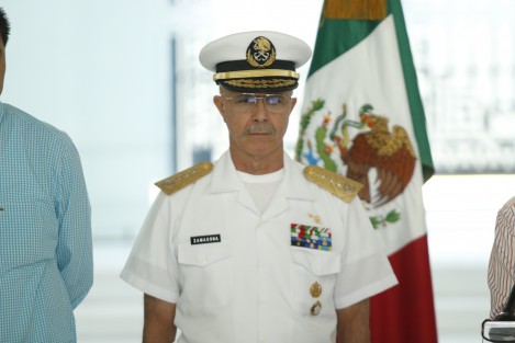 El comandante de la Primera Región Naval, Fernando Arturo Castañón Zamacona, informó que ya fue encontrado el buzo extraviado la noche de ayer frente a costas veracruzanas. Castañón Zamacona aseguró que el rescate se realizó con un helicóptero de la Armada de México y el buzo se encuenta siendo atendido en la Heróica Escuela Naval de Anton Lizardo. 