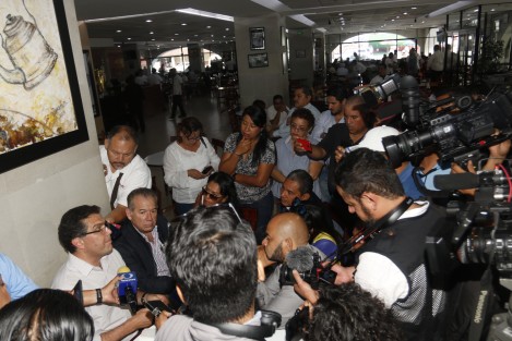 El senador con licencia Armando Ríos Peter, aseguró en Veracruz que conseguirá un millón de votos en favor del candidato del PRI, José Antonio Meade Kuribeña.  ¿Como las firmas que reunió?