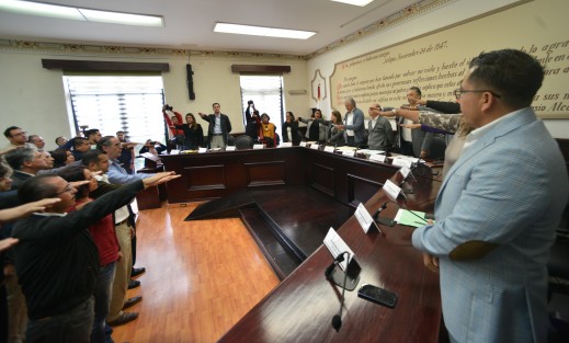 En sesión de cabildo, el alcalde Hipólito Rodríguez encabezó la instalación del consejo munipal  de protección civil.    