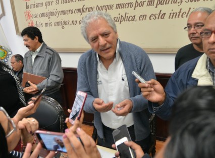 En entrevista, el alcalde de Xalapa, Hipólito Rodríguez, fue cuestionado una vez más sobre el tema de las cámaras de videovigilancia, y comentó que lo único que se pide es que la empresa cumpla con las reglas.