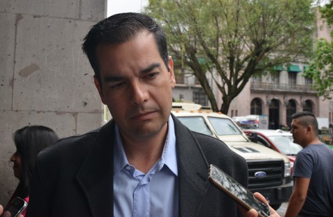 El regidor décimo Juan Gabriel Fernández, también opinó sobre el asunto de las cámaras, y dijo que ahorita lo importante es la seguridad de la gente, y que si bien estas no previenen el delito, al menos ayudan a tener un registro de lo sucedido.