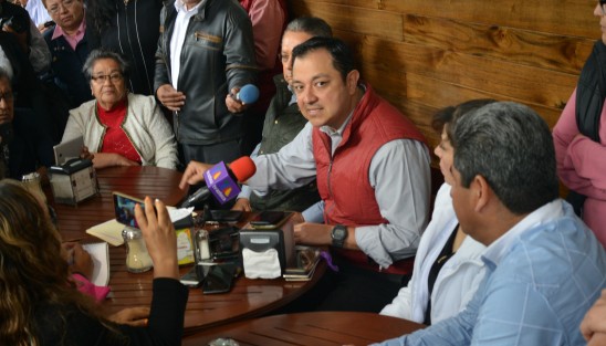 Américo Zúñiga Martínez, presidente del consejo directivo estatal del PRI,  criticó fuertemente la pelea que se traen el alcalde de Xalapa y el gobernador del estado, dijo que es aberrante. 