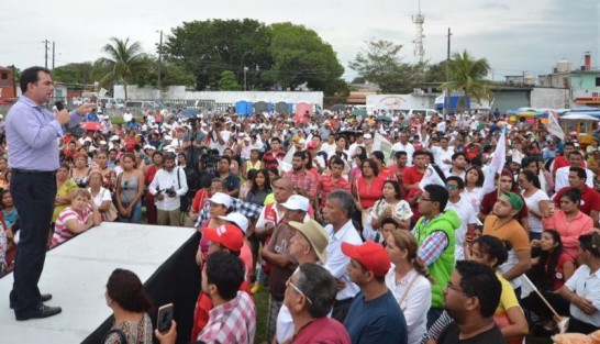 Yo quiero estar con el pueblo y hacer propias las causas de la gente, afirmó el candidato a Gobernador de la coalición Por un Veracruz Mejor, Pepe Yunes Zorrilla, durante un encuentro con ciudadanos en el municipio de Medellín.