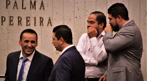 El diputado Ernesto Cuevas Hernández presentó una iniciativa que busca reformar el artículo 21 de la Constitución Política del Estado de Veracruz, para señalar que  el Congreso del Estado se compondrá por 30 diputados electos por el principio de mayoría relativa en los distritos electorales uninominales y de esta manera se eliminarían las 20 diputaciones plurinominales que actualmente existen. 