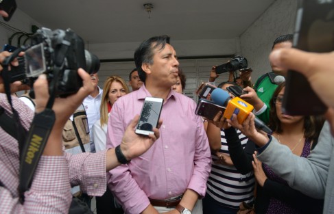 Cuitláhuac García Jiménez, candidato de MORENA a la gubernatura de Veracruz, dijo que otra denuncia interpuesta ante la FEPADE contra el Gobierno del Estado, es por el uso de redes sociales pagadas con recursos públicos, para promocionar en redes sociales la candidatura del hijo del Gobernador Miguel Ángel Yunes Linares. 