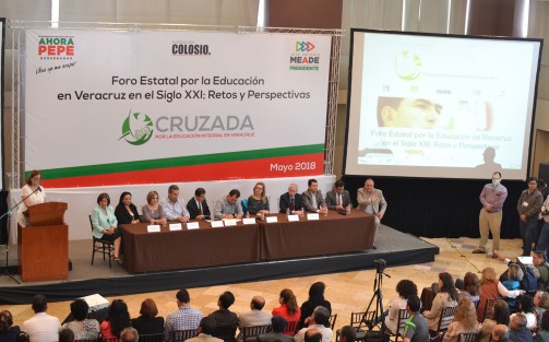 José Yunes Zorrilla, candidato de la coalición <em>Por un Veracruz mejor</em> clausuró el primer foro <em>Por la educación en Veracruz en el Siglo XXI</em>, organizado por la Fundación Colosio.  