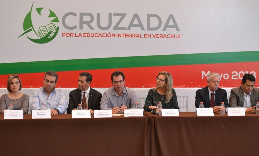 José Yunes Zorrilla, candidato de la coalición <em>Por un Veracruz mejor</em> clausuró el primer foro <em>Por la educación en Veracruz en el Siglo XXI</em>, organizado por la Fundación Colosio.  