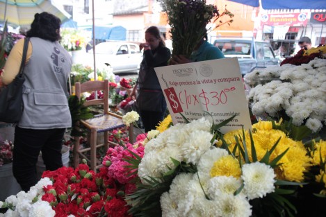 Con mucha actividadenla venta de flores, los mercados de Xalapa, por el Día de las Madres.