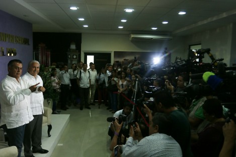 Jaime Rodríguez Calderón, <em>El Bronco</em>, candidato independiente a la presidencia de la República, ofreció una rueda de prensa luego de sostener una reunión con miembros del Consejo Coordinador Empresarial, durante su visita este  viernes a Veracruz.  