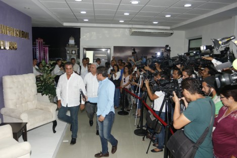 Jaime Rodríguez Calderón, <em>El Bronco</em>, candidato independiente a la presidencia de la República, ofreció una rueda de prensa luego de sostener una reunión con miembros del Consejo Coordinador Empresarial, durante su visita este  viernes a Veracruz.  