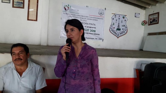 Capacitan a beneficiarios de programas de la CONAFOR en el ejido Piedra Pinta.
