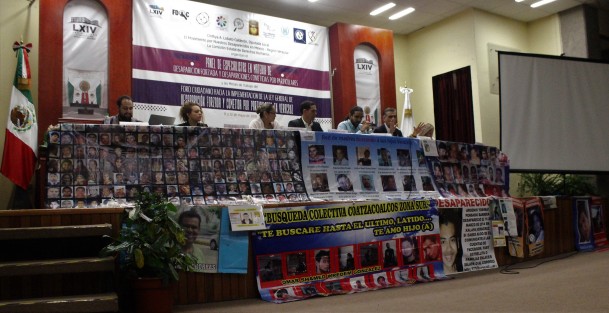 El diputado Gregorio Murillo Uscanga, presidente de la Comisión Permanente de Derechos Humanos y Atención a Grupos Vulnerables del Congreso de Veracruz, inauguró el Panel de Especialistas en Materia de Desaparición Forzada y Desaparición Cometida por Particulares en la que expresó que actualmente, esta Soberanía, tiene dos iniciativas relacionadas con los temas que dan nombre al Foro. 