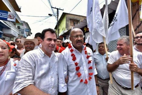 El candidato de la coalición Por un Veracruz Mejor, a la gubernatura, Pepe Yunes Zorrilla, ante una multitud que lo recibió en Acayucan, dijo que el próximo 1 de Julio el PRI ganará en Veracruz; estuvo acompañado por el presidente del Comité Ejecutivo Nacional del PRI, René Juárez Cisneros.  