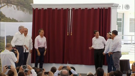 Así mismo inauguraron el Libramiento de acceso al Puerto de Veracruz y el bulevar Boca del Río - Antón Lizardo.