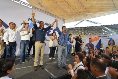 ​​​​​​El candidato al la gubernatura de Veracruz, Miguel Ángel Yunes Márquez dentro de su gira proselitista por la región centro del estado visitó el municipio de Teocelo, acompañado del enlace de politico de este municipio, Ramses Chama, y el candidato a diputado Federal Esteban Acosta, entre otras distinguidas personalidades.