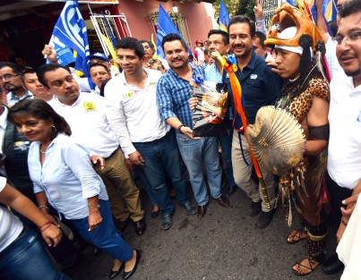 ​​​​​​El candidato al la gubernatura de Veracruz, Miguel Ángel Yunes Márquez dentro de su gira proselitista por la región centro del estado visitó el municipio de Teocelo, acompañado del enlace de politico de este municipio, Ramses Chama, y el candidato a diputado Federal Esteban Acosta, entre otras distinguidas personalidades.
