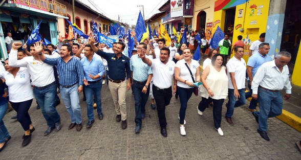 ​​​​​​El candidato al la gubernatura de Veracruz, Miguel Ángel Yunes Márquez dentro de su gira proselitista por la región centro del estado visitó el municipio de Teocelo, acompañado del enlace de politico de este municipio, Ramses Chama, y el candidato a diputado Federal Esteban Acosta, entre otras distinguidas personalidades.