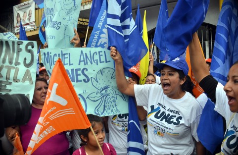 ​​​​​​El candidato al la gubernatura de Veracruz, Miguel Ángel Yunes Márquez dentro de su gira proselitista por la región centro del estado visitó el municipio de Teocelo, acompañado del enlace de politico de este municipio, Ramses Chama, y el candidato a diputado Federal Esteban Acosta, entre otras distinguidas personalidades.