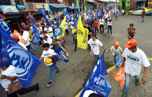 ​​​​​​El candidato al la gubernatura de Veracruz, Miguel Ángel Yunes Márquez dentro de su gira proselitista por la región centro del estado visitó el municipio de Teocelo, acompañado del enlace de politico de este municipio, Ramses Chama, y el candidato a diputado Federal Esteban Acosta, entre otras distinguidas personalidades.