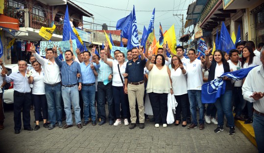 ​​​​​​El candidato al la gubernatura de Veracruz, Miguel Ángel Yunes Márquez dentro de su gira proselitista por la región centro del estado visitó el municipio de Teocelo, acompañado del enlace de politico de este municipio, Ramses Chama, y el candidato a diputado Federal Esteban Acosta, entre otras distinguidas personalidades.