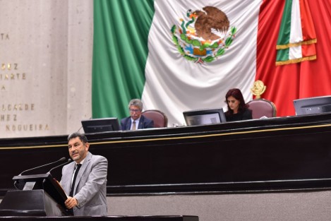 A nombre del Grupo Legislativo de MORENA en el Congreso de Veracruz, el diputado Amado Jesús Cruz Malpica presentó una iniciativa de reforma a los artículos 15 y 16 de la Constitución Política del Estado relacionados con la revocación de mandato y lineamientos sobre la iniciativa popular.