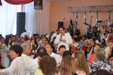 Queremos reconstruir el estado de la mano de los petroleros, afirmó el candidato de la coalición <em>Por un Veracruz Mejor</em> a la gubernatura, Pepe Yunes Zorrilla, al reunirse con integrantes de la Sección 31 del Sindicato de Trabajadores Petroleros de la República Mexicana (STPRM) en Coatzacoalcos.