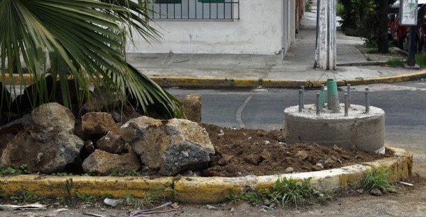 Continúa la instalación de postes para cámaras de videovigilancia en Xalapa. Presuntamente Ayuntamiento y Gobierno del Estado ya acordaron. 