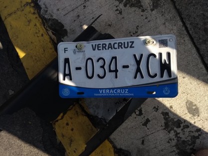 Un joven de 25 años fue atropellado la mañana de este jueves en la Avenida Américas, a la altura del Colegio Eurohispanoamericano, por un taxi que según testigos circulaba a exceso de velocidad. En el lugar quedó como evidencia la placa del vehículo. 