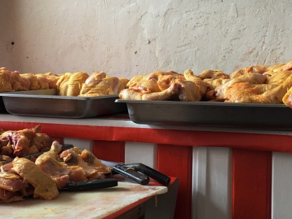 Amas de casa se enfrentan a un nuevo incremento en el precio del pollo, el cual en una semana aumentó en un 33%, y se dice que mañana mismo podría alcanzar un 50%.  