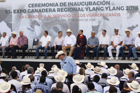 El gobernador del estado, Miguel Ángel Yunes Linares, inauguró el inicio de la Expo Ganadera Ylang Ylang 2018, la cual este año ha contado con escasa promoción. 