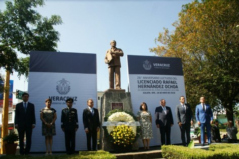 El gobernador Miguel Ángel Yunes Linares participó en el aniversario luctuoso del exgobernador del estado de Veracruz Lic .Rafael Hernández Ochoa.