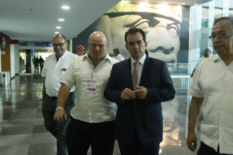 Allegados a cada uno de los candidatos, los acompañaron al debate organizado por el OPLE. 