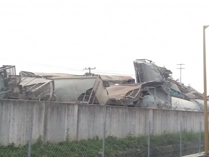  Fuerte choque se registró en la estación de Ferrosur, cuando un tren rumbo a Aculzingo, Veracruz, perdió los frenos - al parecer por sabotaje-, a la altura de El Encinar, por lo que al regresarse intentando meter frenos de seguridad, que también estaba cortados, en la estación de Orizaba se impactaron contra un tren estacionado allí. 