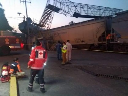  Fuerte choque se registró en la estación de Ferrosur, cuando un tren rumbo a Aculzingo, Veracruz, perdió los frenos - al parecer por sabotaje-, a la altura de El Encinar, por lo que al regresarse intentando meter frenos de seguridad, que también estaba cortados, en la estación de Orizaba se impactaron contra un tren estacionado allí. 